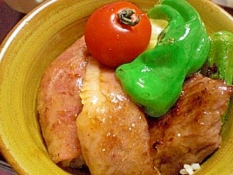 めっちゃうま！　「お肉いっぱい焼き肉丼」　　♪♪